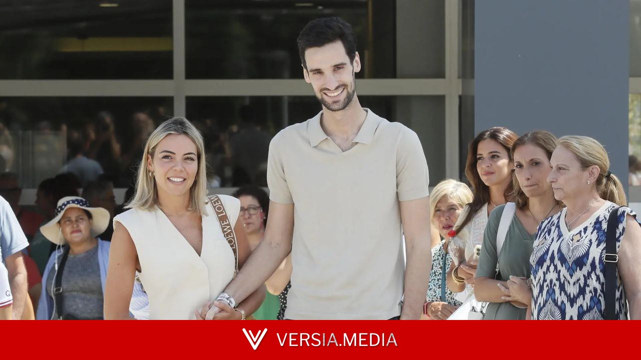 El futbolista Sergio Rico y Alba Silva, padres de su segundo hijo, un niño llamado como papá