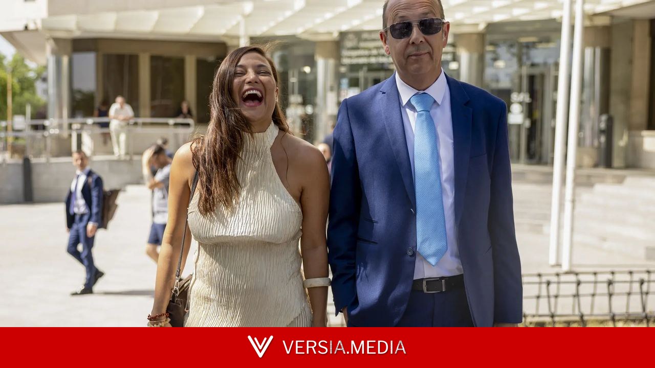 Elisa Mouliáa voló de Dubái a Lisboa para entrar en España por carretera: sube un vídeo haciendo una 'peineta' en un descapotable