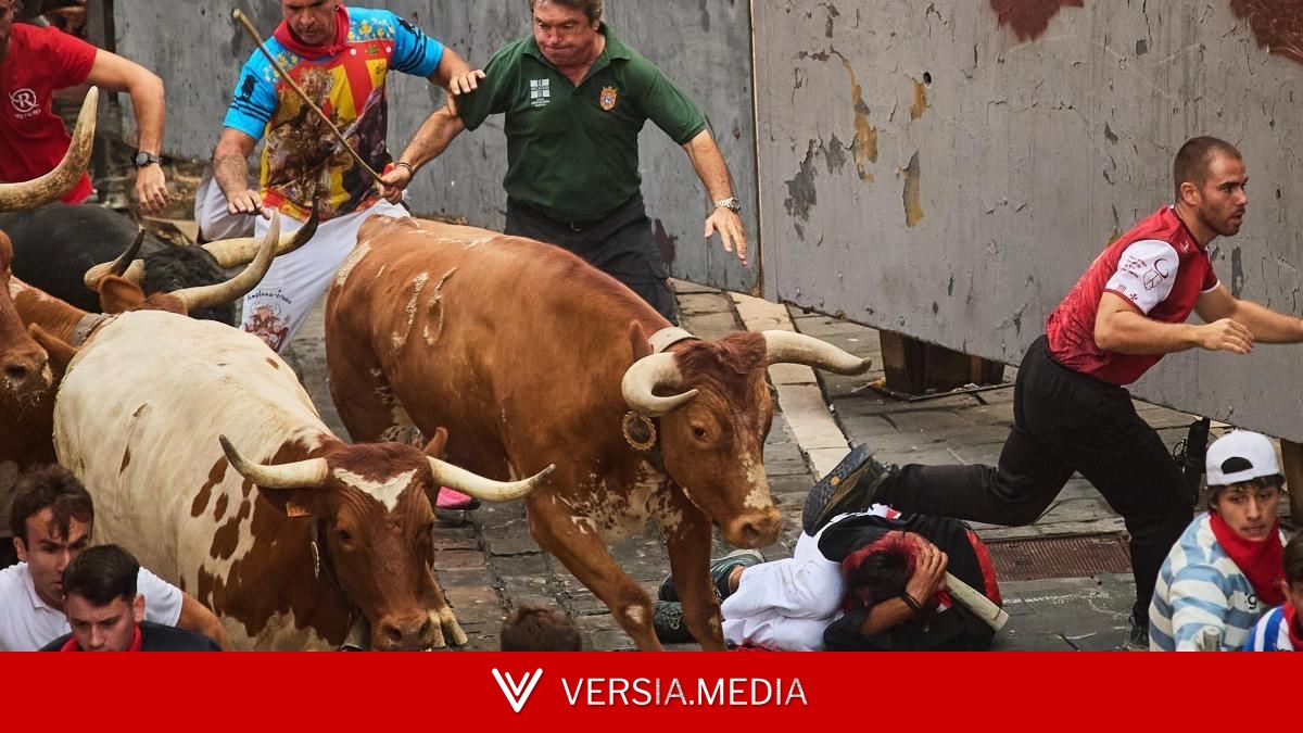 Tenso sexto encierro de San Fermín con toros de La Palmosilla